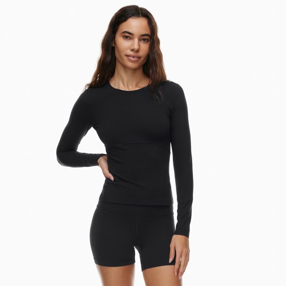Aritzia BUTTER Bound Hip Longsleeve
Tight crewneck longsleeve